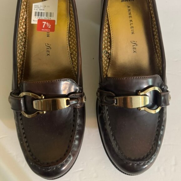 NWT Anne Klein Iflex AK DAGNEY Brown Slip on Loafers Silver Accent Buckle Sz 7. - Picture 2 of 7